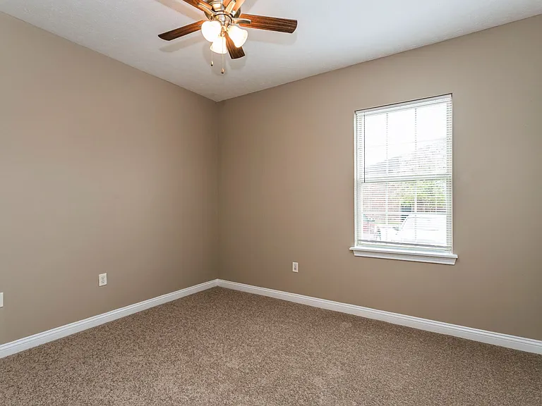 Greenbrier Apartments — Photo 44