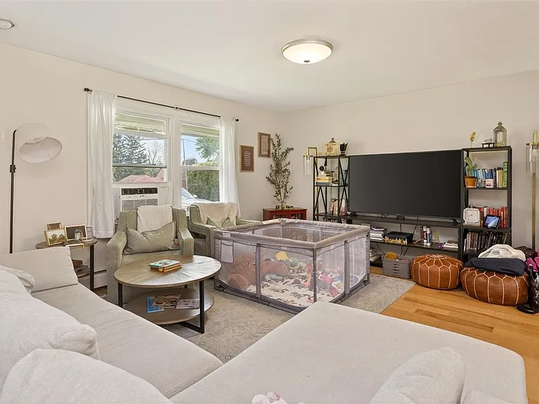 1399 Creek St — Photo 23