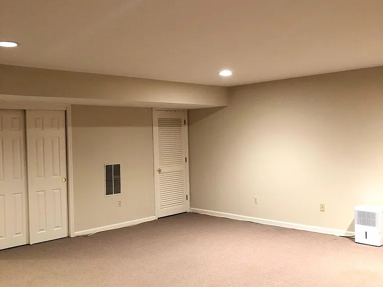 166 Surrey Ct #166 — Photo 17
