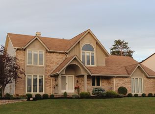 10 Cedar Ridge Dr, Buffalo, NY 14224