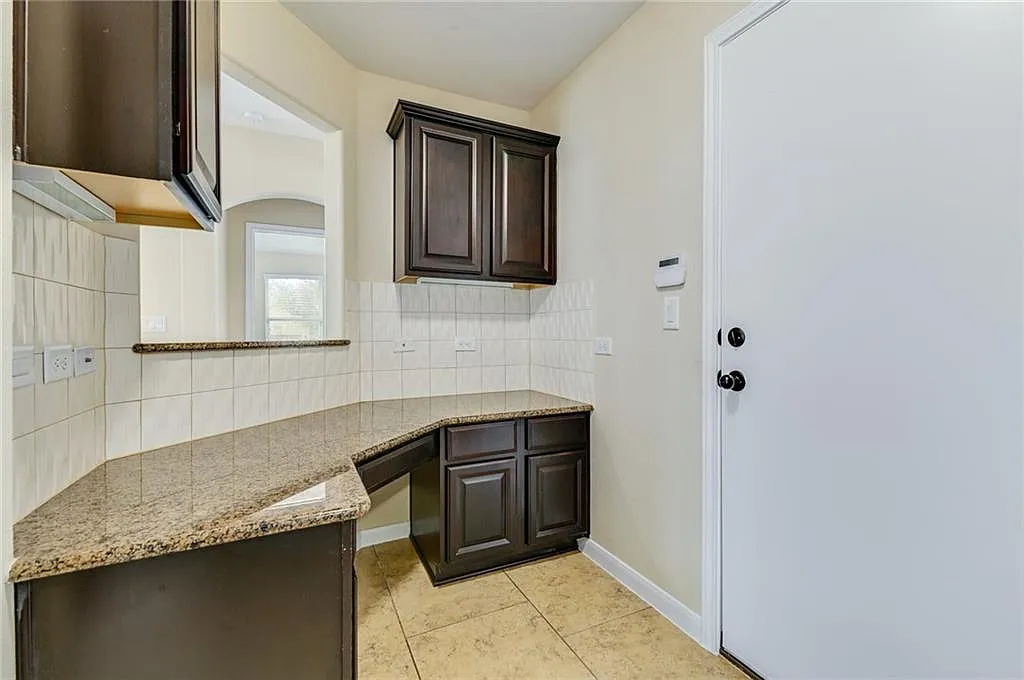 3 bed, 1793 sqft, $2,295 — Photo 4
