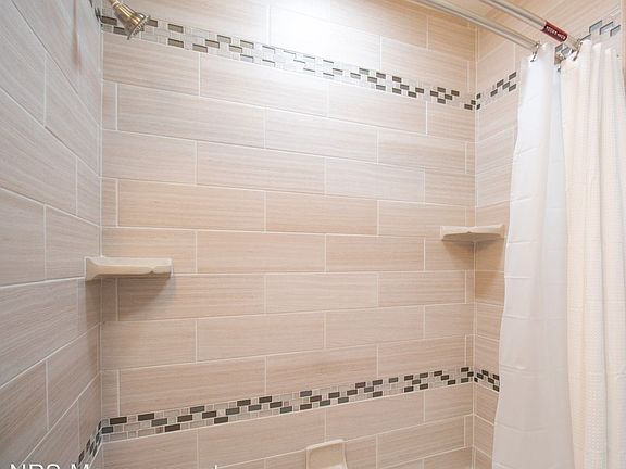 4th image of 1460 Gaviota Ave APT 9