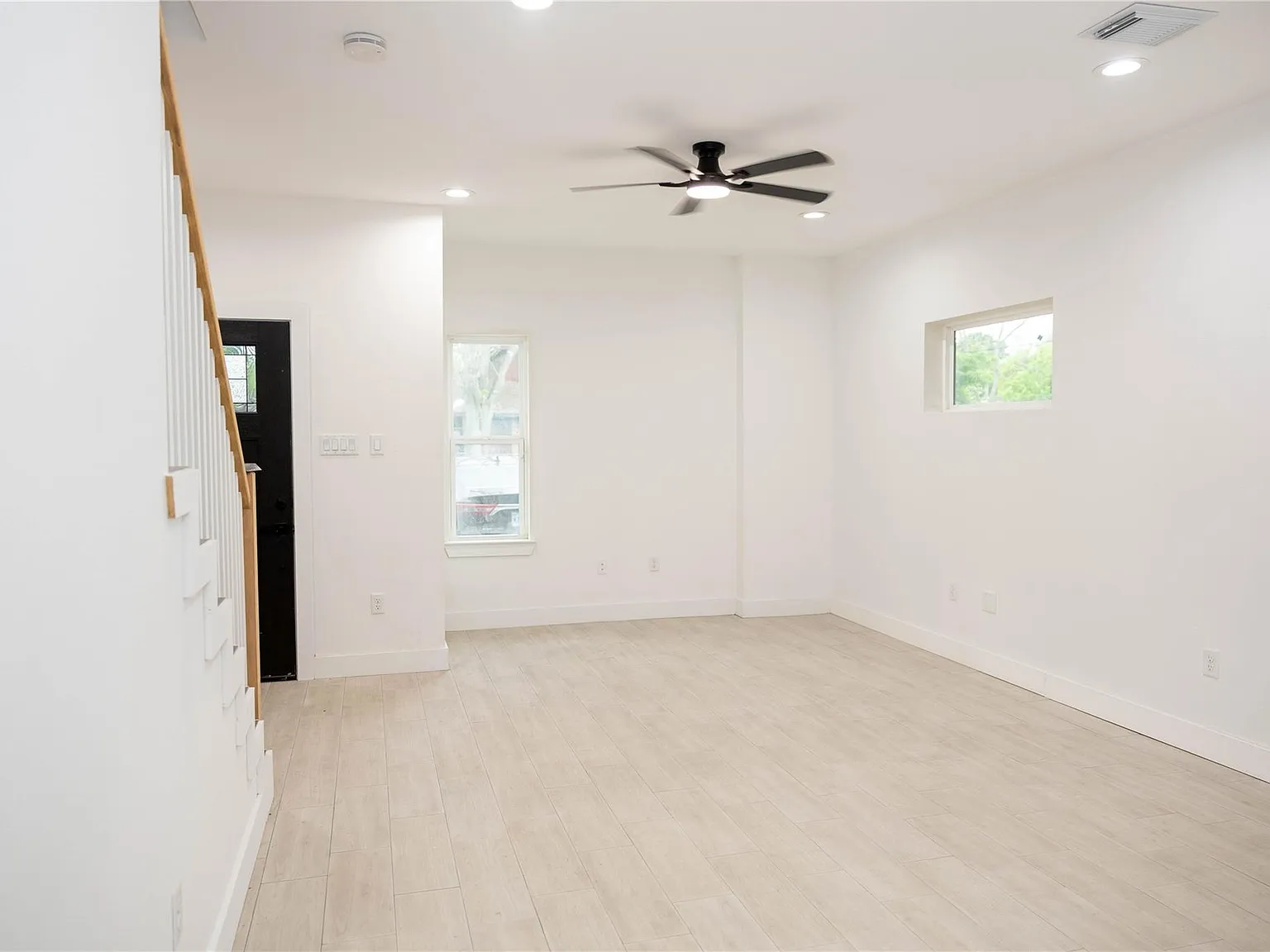 3 bed, 2.5 bath, 1256 sqft, $2,200 — Photo 2
