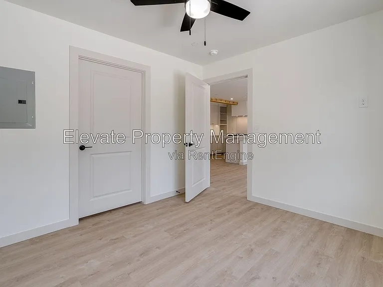 844 NW 43rd St #102 — Photo 24