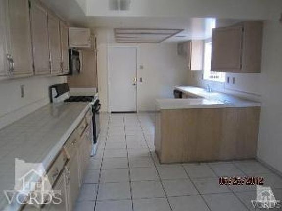 3rd image of 9157 Noble Ave