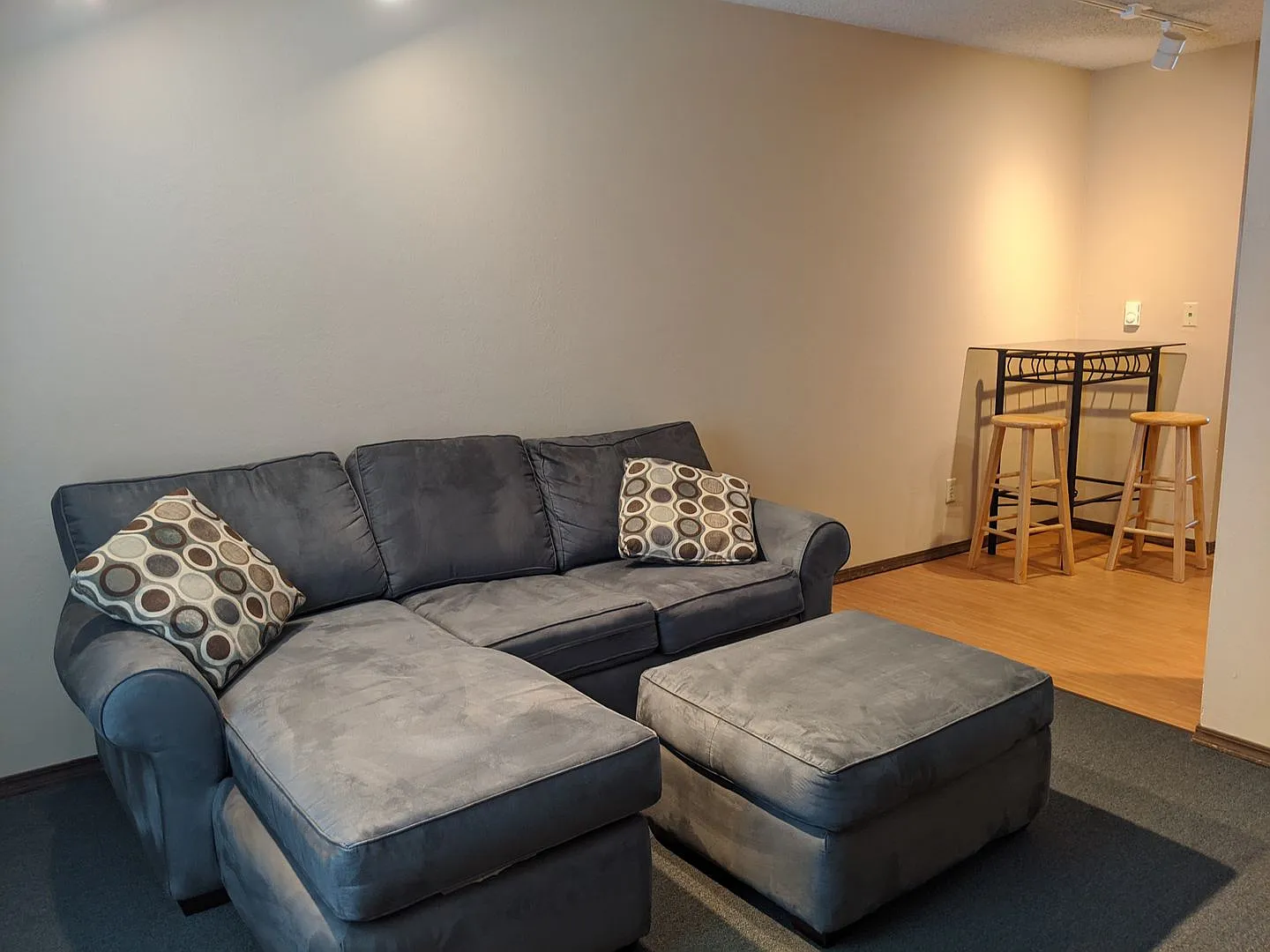 507 E White — Photo 3
