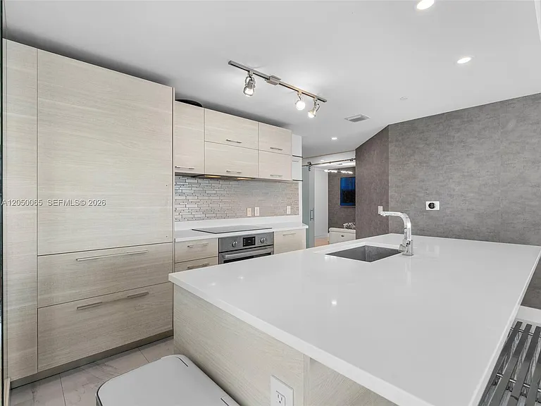 650 NE 32nd St #1201 — Photo 6
