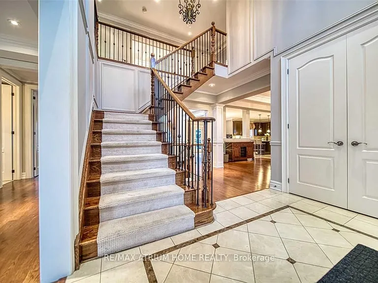 18 Soleil Blvd — Photo 11