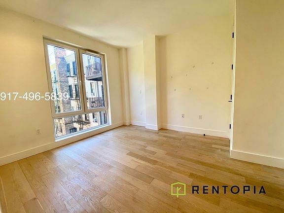 5th image of 961 Willoughby Ave #330