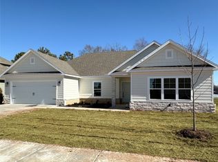 100 Dobson St, Pea Ridge, AR 72751