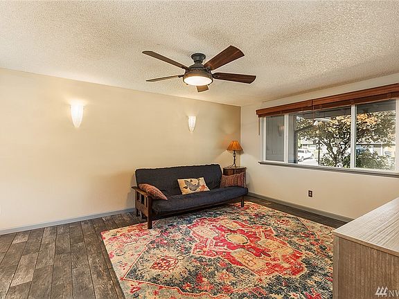 4th image of 910 188th Street Ct E