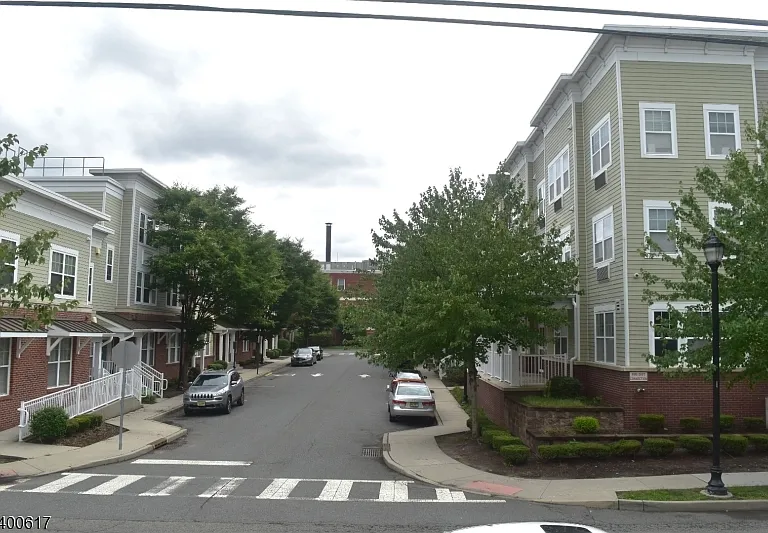 129 Central Pl #2 — Photo 27