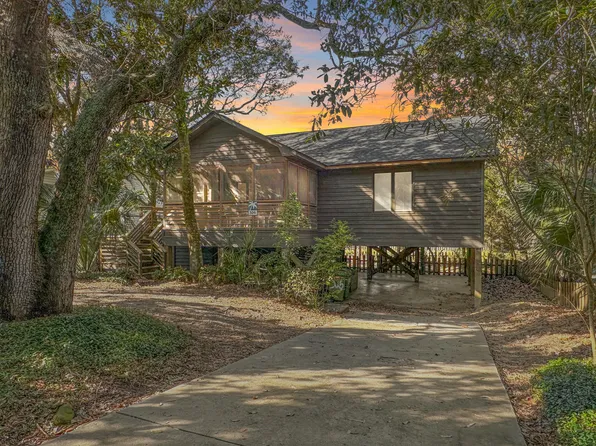 306 W Cooper Ave, Folly Beach, SC 29439