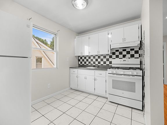 4th image of 188-12 Williamson Ave Floor 2