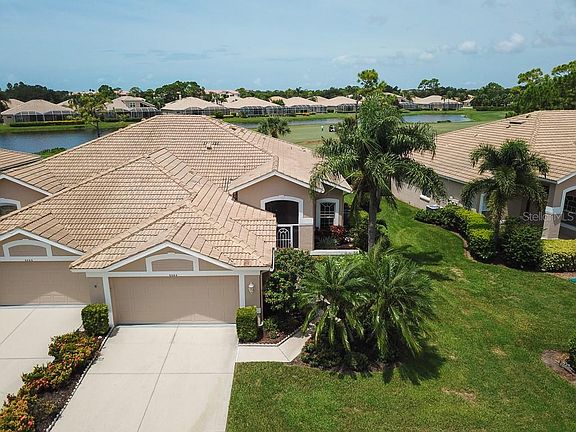 3rd image of 9484 Forest Hills Cir