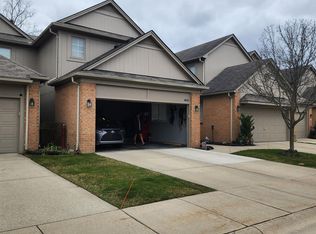4930 Royal Cv #7, Utica, MI