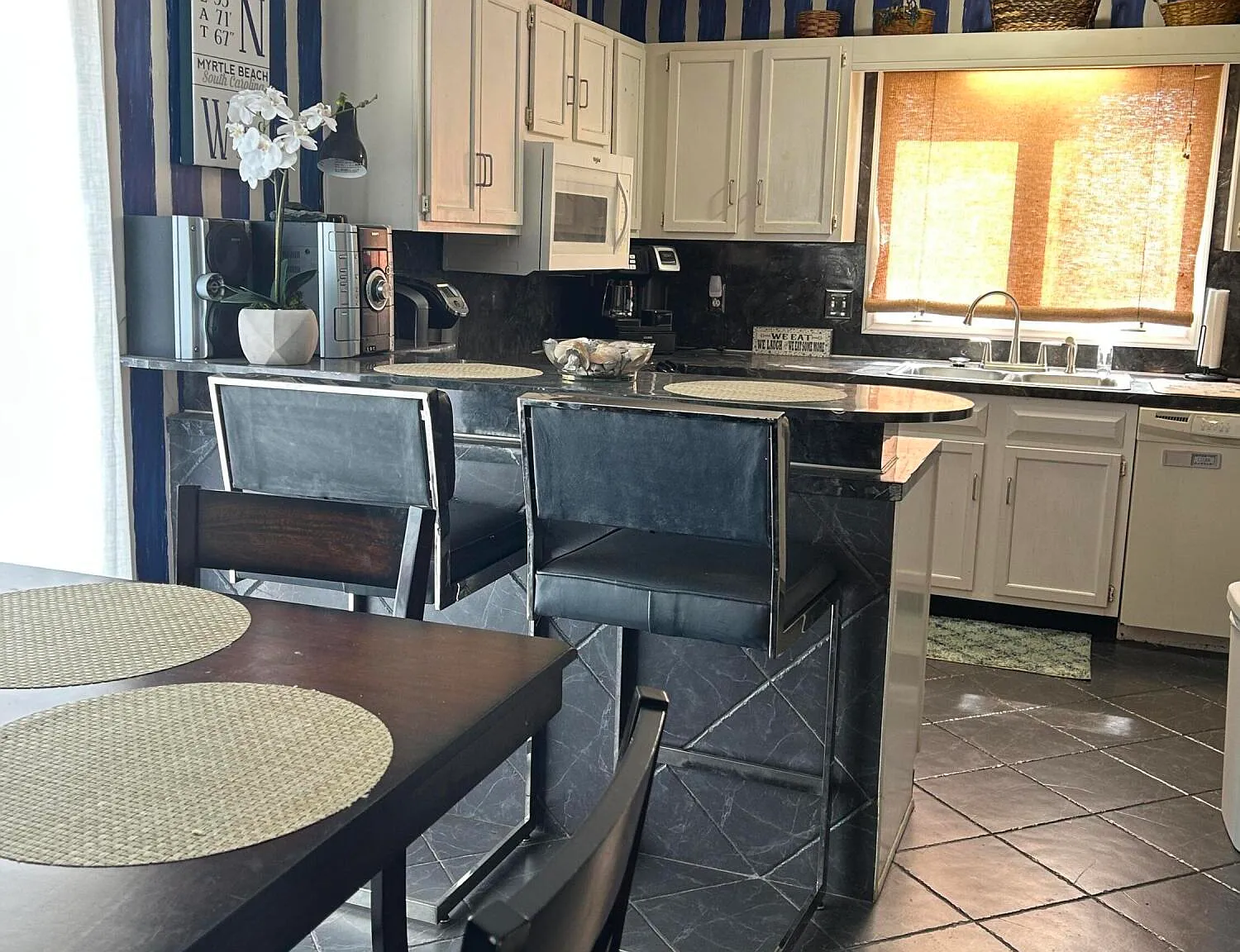 3 bed, 2.0 bath, 1561 sqft, $2,000 — Photo 4