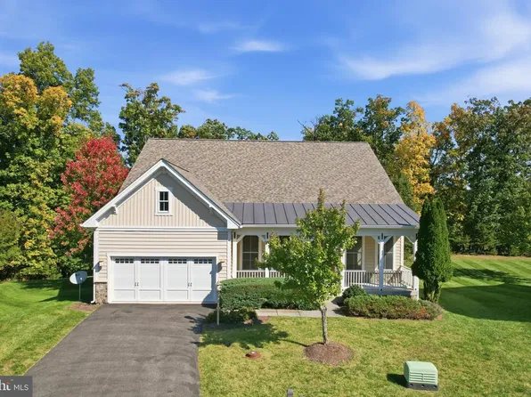 113 Merganser Ct, Lake Frederick, VA 22630