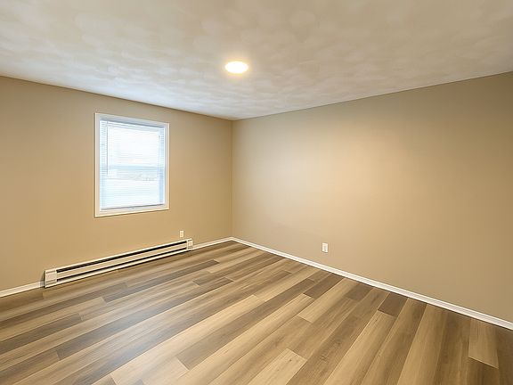 4th image of 2207-2231 Brookdale Ln