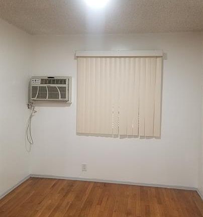 5th image of 425 N Hobart Blvd