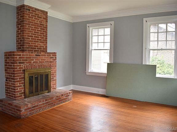 2nd image of 1209 S Lawrence St