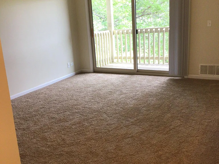 210 Glengarry Dr #2 — Photo 5