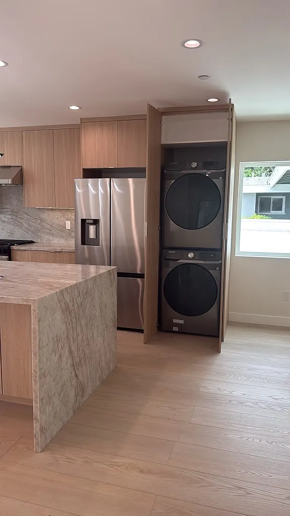 4 bed, 2000 sqft, $5,950 — Photo 2