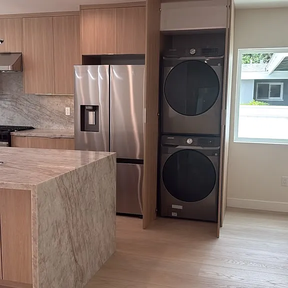 5412 Fallbrook Ave — Photo 2