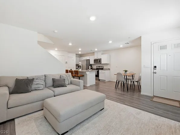9929 Canary Hills St, Las Vegas, NV 89141