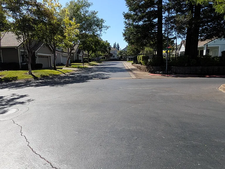 604 Pemberton Ln — Photo 16