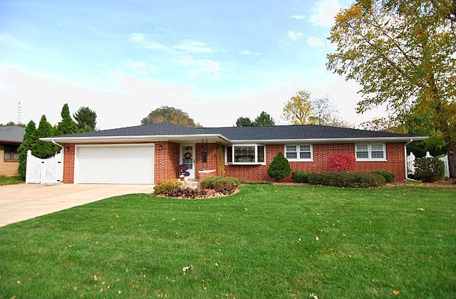 1st image of 1912 N Claremont Dr