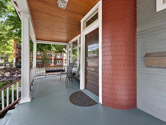2nd image of 300 S Oak Park Ave
