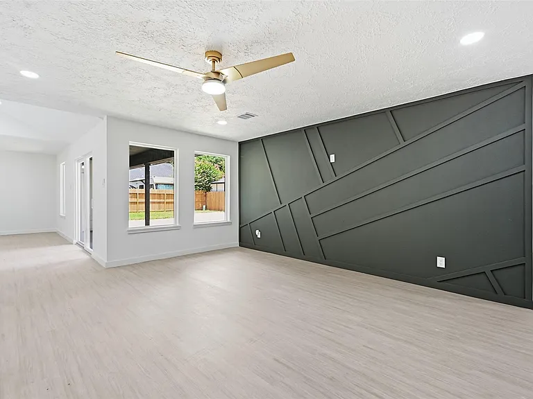 25402 Thistlewaite Ln — Photo 11