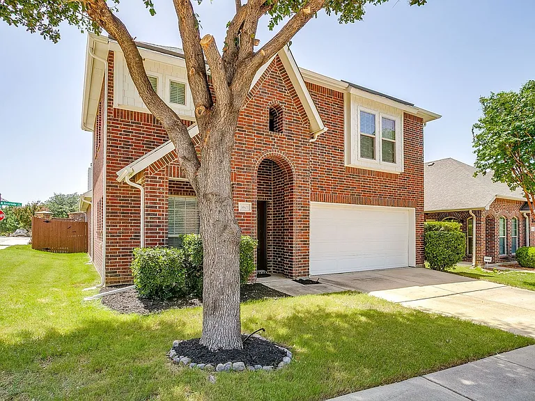 3801 Weatherstone Dr — Photo 3