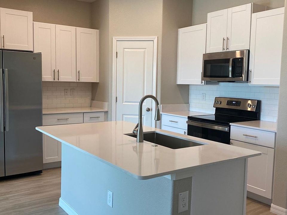 1st image of 32485 Thorncastle Dr