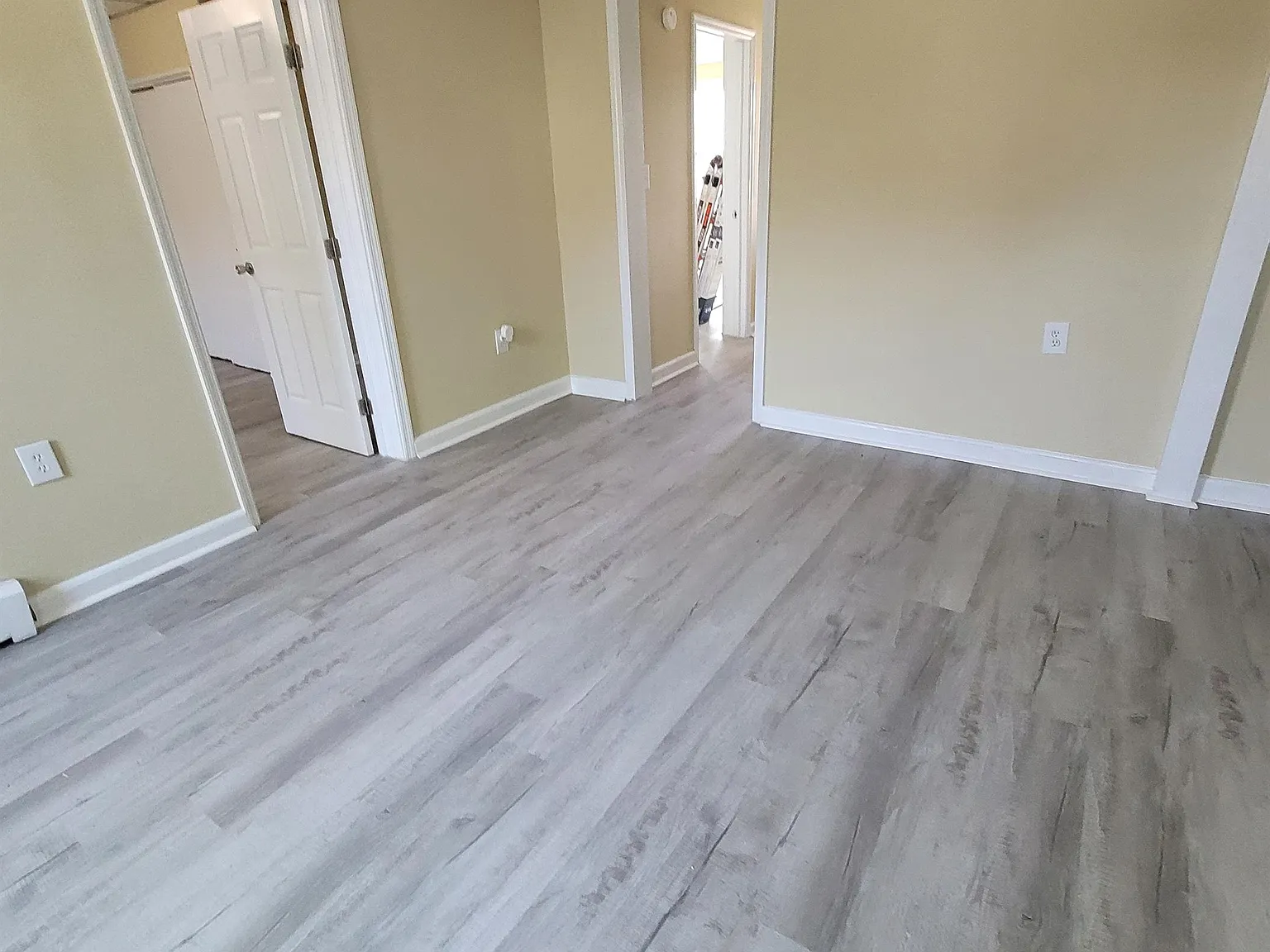150 South Sumner - Middle First Floor — Photo 2