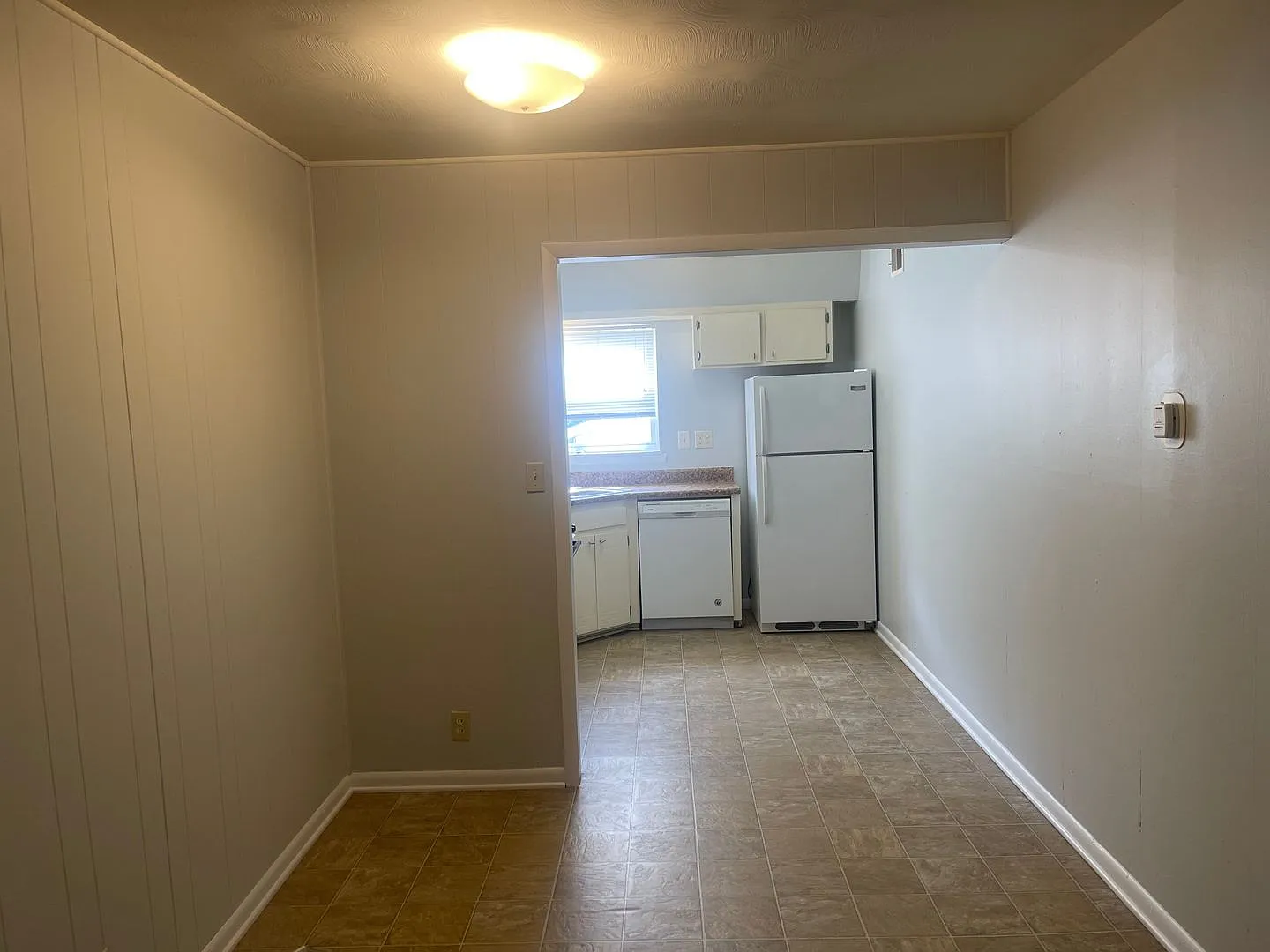 1403 E Elm St — Photo 3