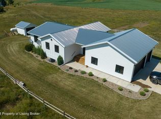 10839 31st St SW, Dickinson, ND 58601