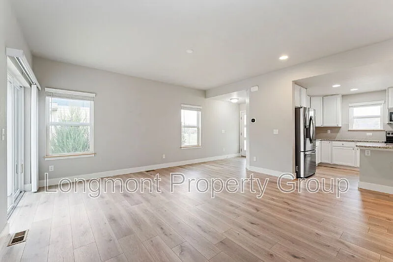 4 bed, 3.5 bath, 2607 sqft, $3,000 — Photo 4