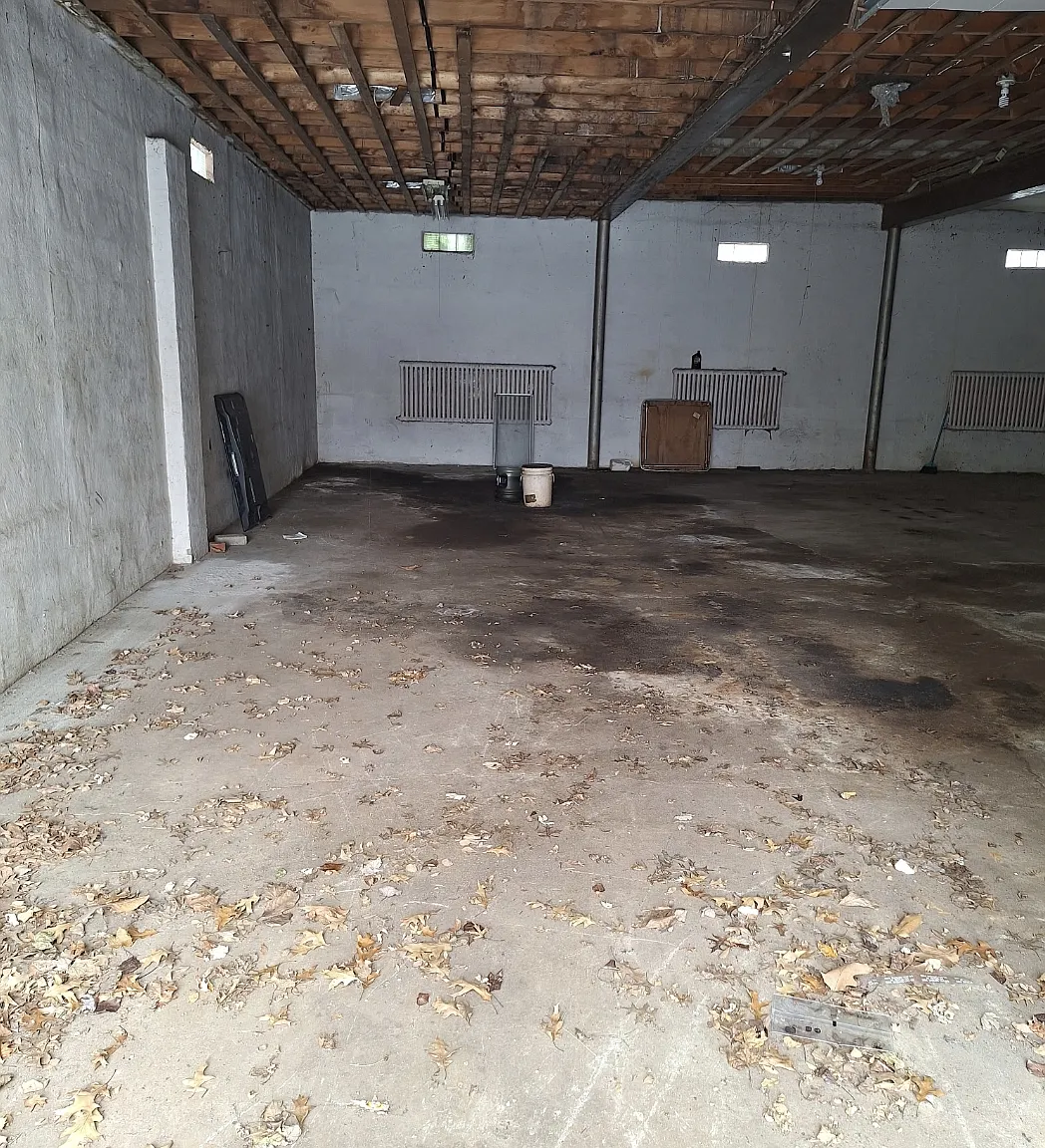 1130 East 9th Street - Garage Space — Photo 2