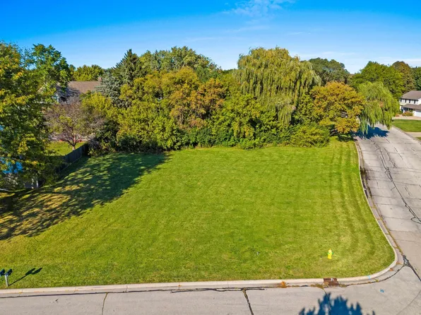 723 Merlin Dr, Green Bay, WI 54301