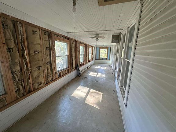 4th image of 716 E Main St