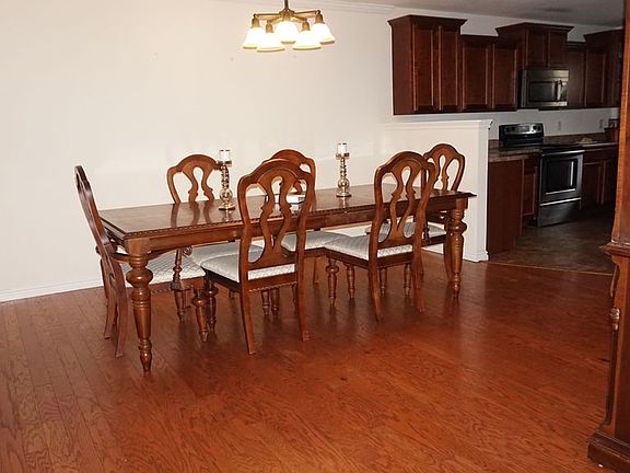 4th image of 70 Fuller Cir