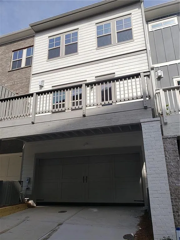 4 bed, 3.5 bath, 2013 sqft, $2,900 — Photo 2