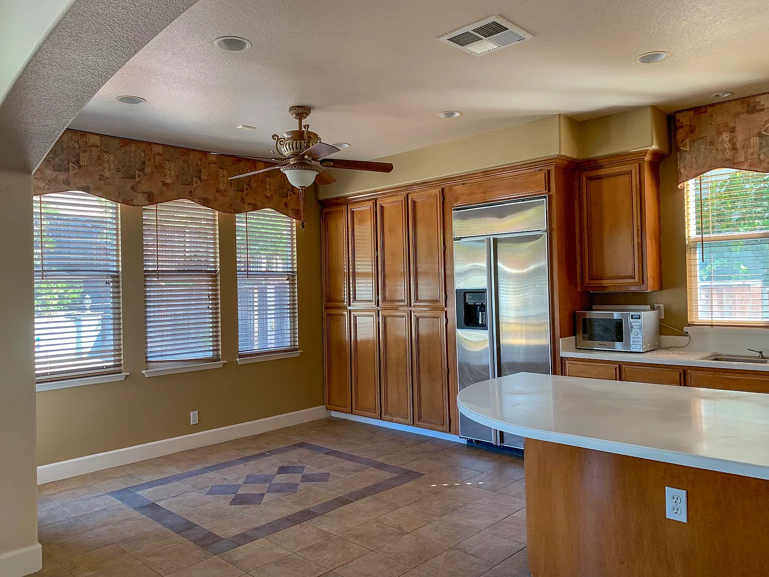 5 bed, 3171 sqft, $6,100 — Photo 2