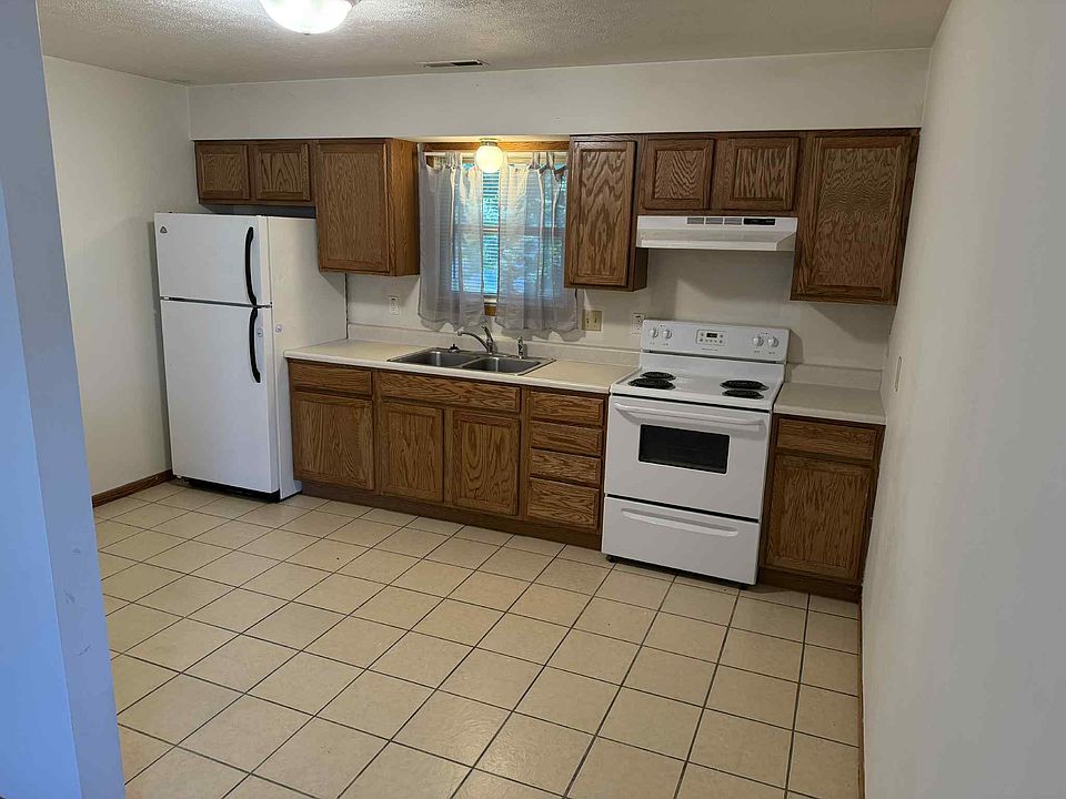 eat-in kitchen