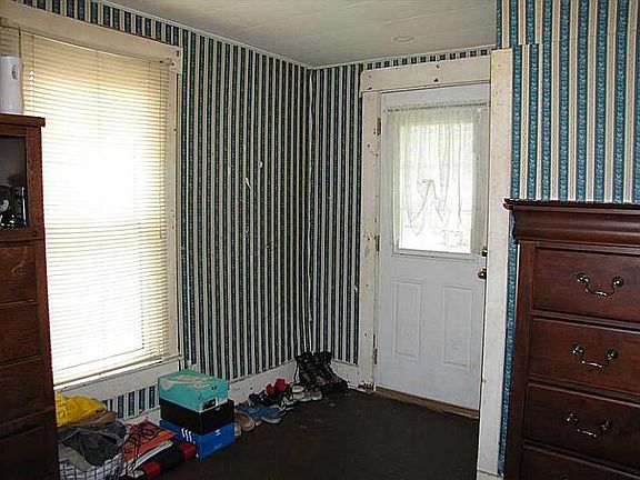 2nd image of 145 E Poplar St