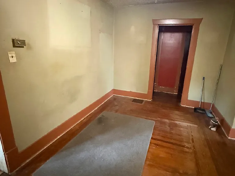 2081 N College St — Photo 4