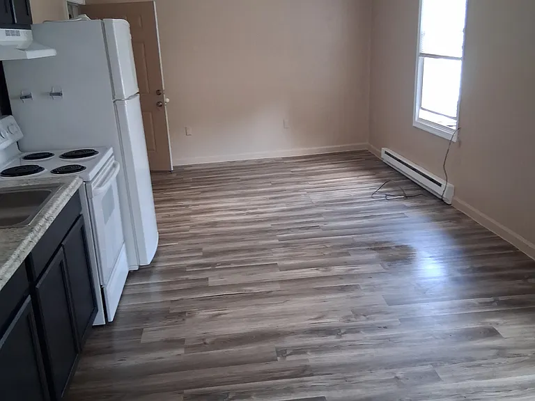 103 E High St #5 — Photo 2