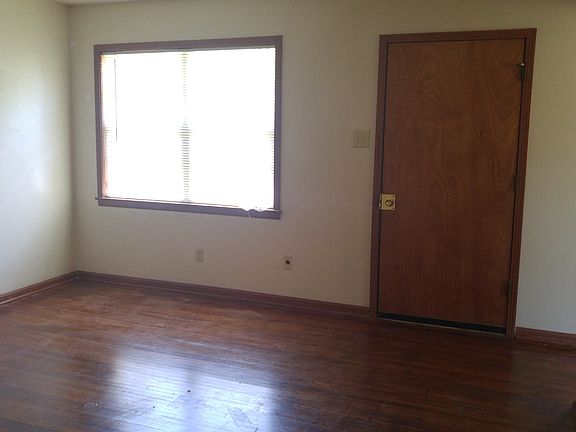 Living Room
Frt. Door